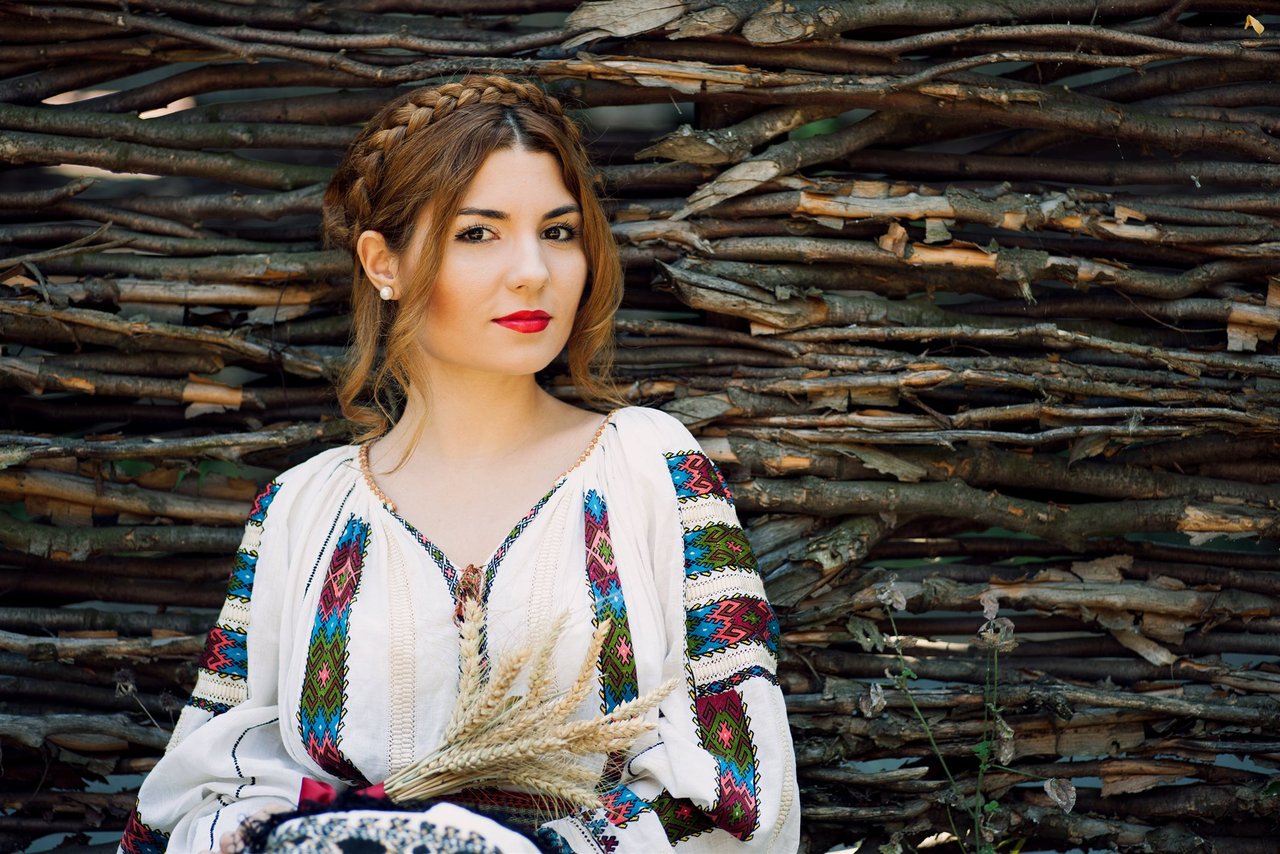 Signs A Woman Is Attracted To Another Woman